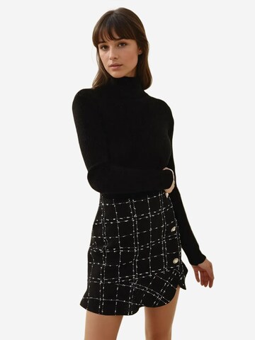 Hiccup Skirt in Black: front