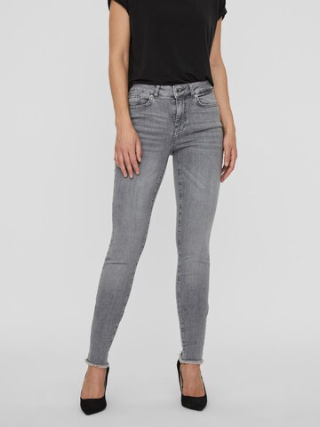 VERO MODA Skinny Jeans 'Hanna' in Grijs: voorkant