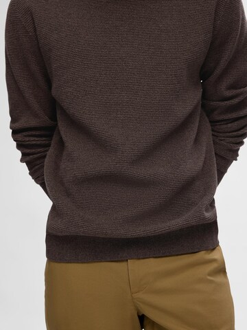 SELECTED HOMME Sweter 'SLHROSS' w kolorze brązowy
