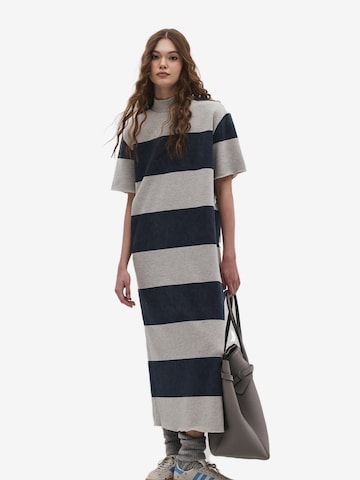 No Matter What Kleid in Blau: Vorderseite