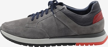 MO Sneakers in Grey: front