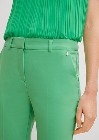 Regular Pantalon à plis COMMA en vert