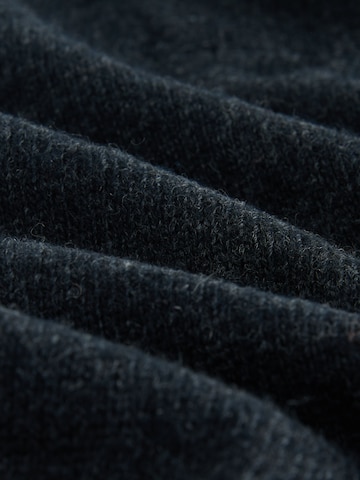 Next Pullover in Grau