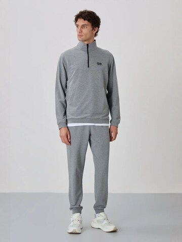 Tommy Life Tracksuit in Grey
