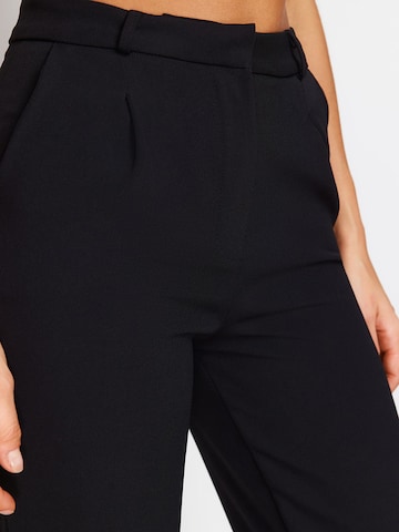 Trendyol Loose fit Pleat-Front Pants in Black