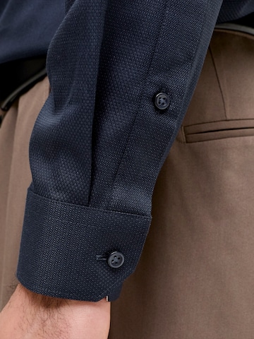 mėlyna JACK & JONES Priglundantis modelis Marškiniai 'JPRBLAPARKER'