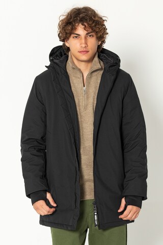 Ron Tomson Winterjacke, Model trägt Größe M in Schwarz