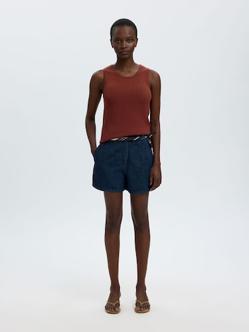 SELECTED - Top de punto en rojo