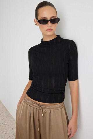 Tricou de la Trendyol pe negru: față