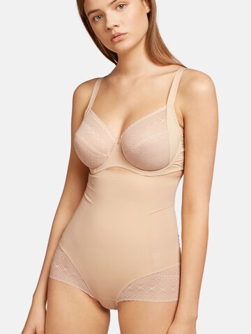 Gisela Shapingpanty in Beige