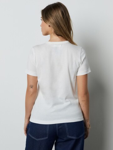 balts Next T-Krekls 'Essential'