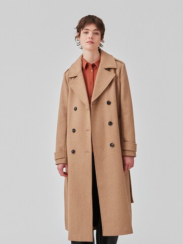 modström Between-Seasons Coat 'Shay' in Brown: front