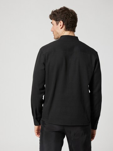 Coupe regular Chemise 'Valentin' TRAPP en noir