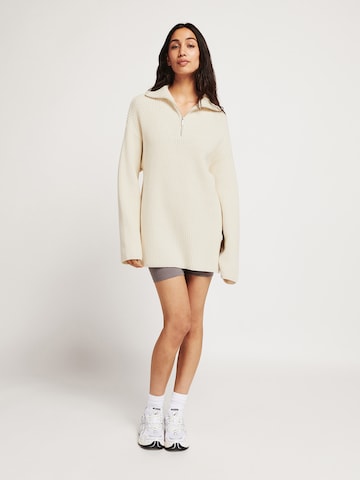 Lezu Sweatshirt 'Klara' in Beige