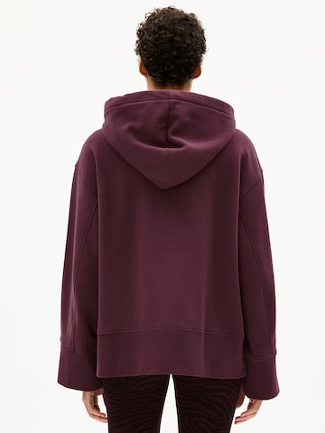 Veste de survêtement 'Talimaa' ARMEDANGELS en rouge