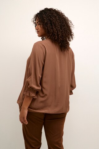 KAFFE CURVE Bluse 'Tina' i brun