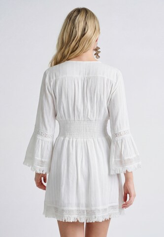 IZIA - Vestido 'Boho' en blanco