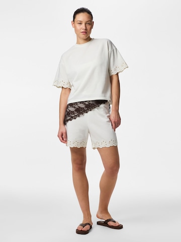 T-shirt 'PCChilli' PIECES en blanc