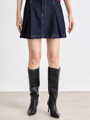 Jupe Calvin Klein Jeans en bleu : devant