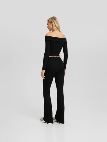 Bershka Flared Broek in Zwart