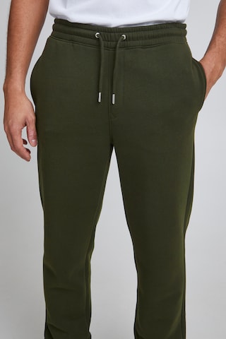 !Solid Tapered Broek 'Lenz' in Groen