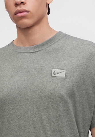 Nike Sportswear Футболка в Серый