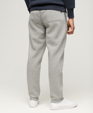 Effilé Pantalon Superdry en gris