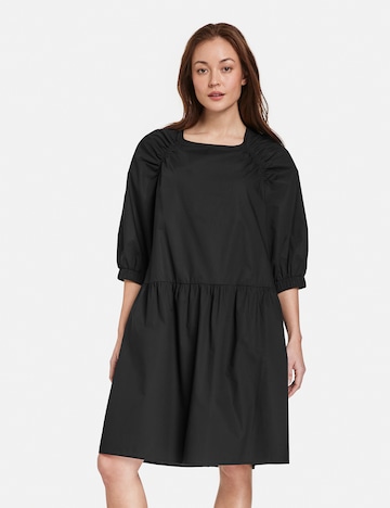 Rochie de la TAIFUN pe negru: față