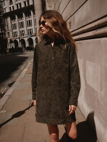 Next - Vestido camisero en verde: frente