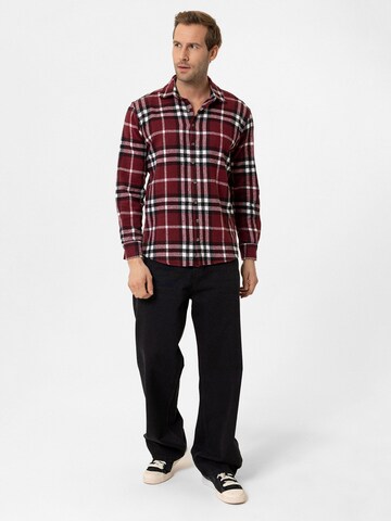 Moxx Paris - Ajuste regular Camisa 'Jules' en rojo