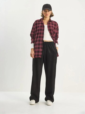 regular Pantaloni di Bianco Lucci in nero