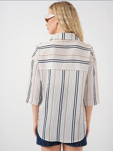 Bigdart - Blusa em branco