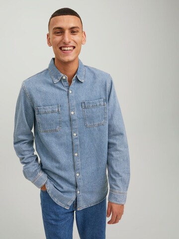 Coupe regular Chemise 'Jeff' JACK & JONES en bleu : devant