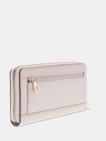 GUESS Portemonnaie 'Janie' in Pink