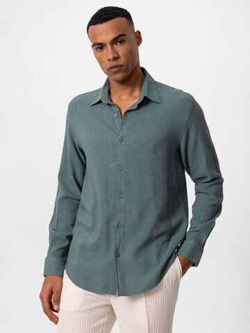 Antioch Regular fit Button Up Shirt in Green: front
