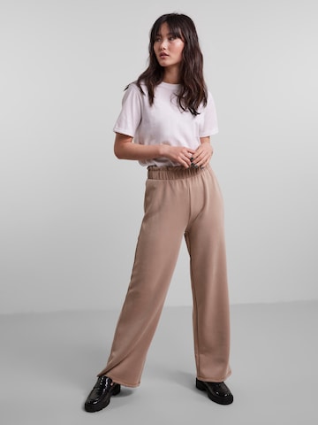 PIECES Wide Leg Hose 'RISE' in Braun