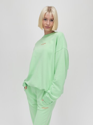 UNFOLLOWED x ABOUT YOU - Sudadera 'HUNGRY' en verde: frente