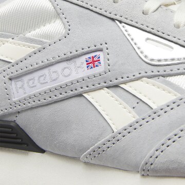 Reebok Sneaker 'LX 2200' in Grau