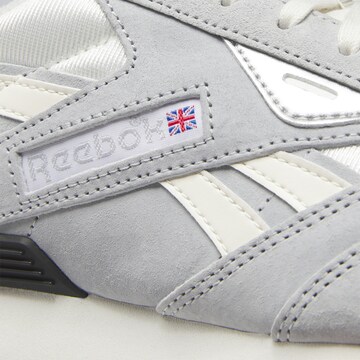 Reebok Trampki niskie 'LX 2200' w kolorze szary