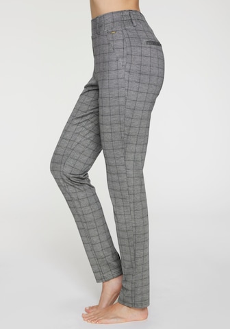 Regular Pantaloni de la LASCANA pe gri