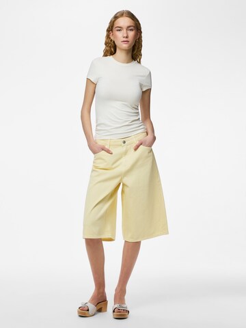Wide leg Jeans 'PCSky' de la PIECES pe galben