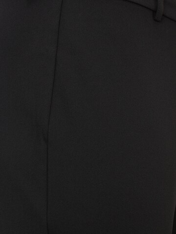 Vero Moda Curve Rozkloszowany krój Spodnie 'AMIRA' w kolorze czarny