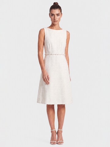 APART Evening Dress in White: front