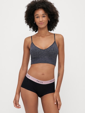 PIECES - Hipster em preto