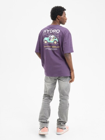 hydroponic - Camiseta 'Hydroponic x Peanuts Oversized Short-Sleeve Roadster T-Shirt' en lila