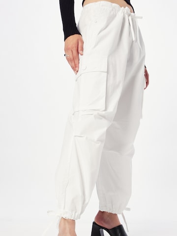 River Island Tapered Παντελόνι σε λευκό