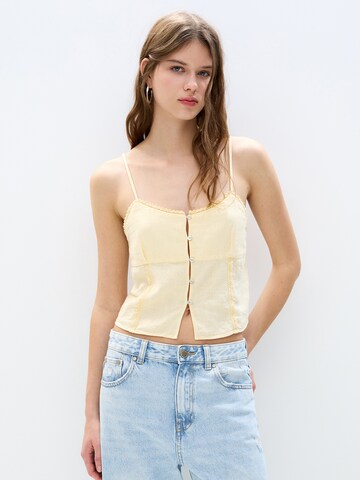 Pull&Bear Blouse in Yellow: front