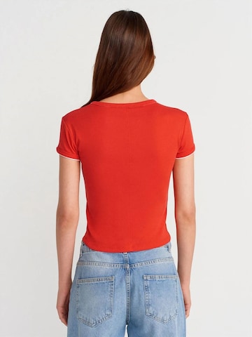 Maglietta 'T-Shirts' di Dilvin in rosso