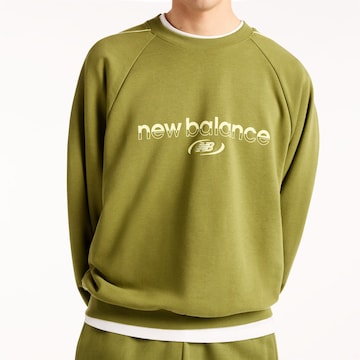 Felpa 'Trackside French Terry Crew' di new balance in verde