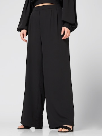 Guido Maria Kretschmer Curvy Loose fit Pleat-front trousers 'Jorina' in Black: front